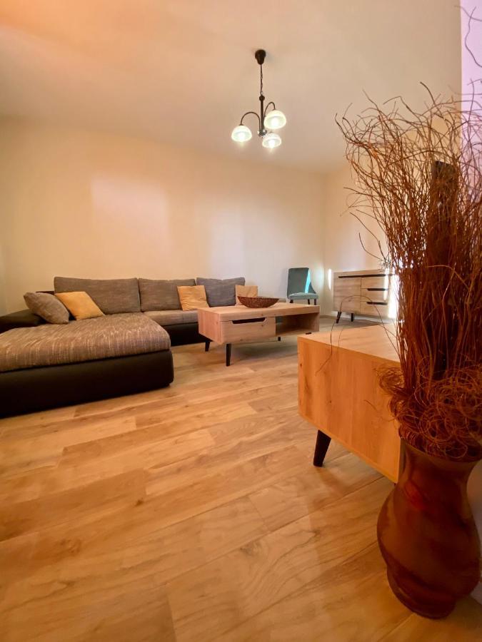 Apartment With Balcony And Free Parking زادار المظهر الخارجي الصورة