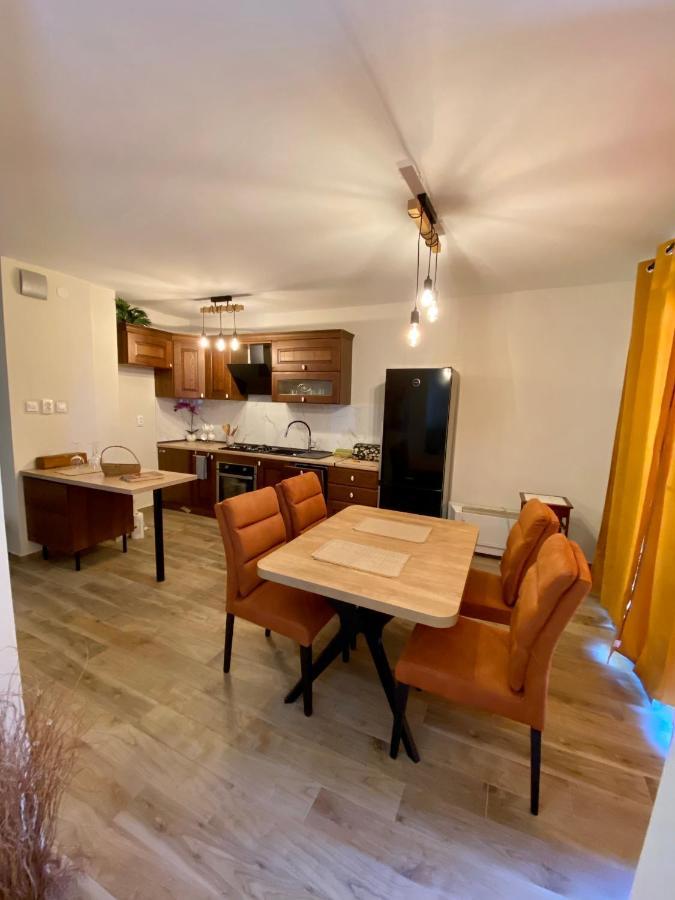Apartment With Balcony And Free Parking زادار المظهر الخارجي الصورة