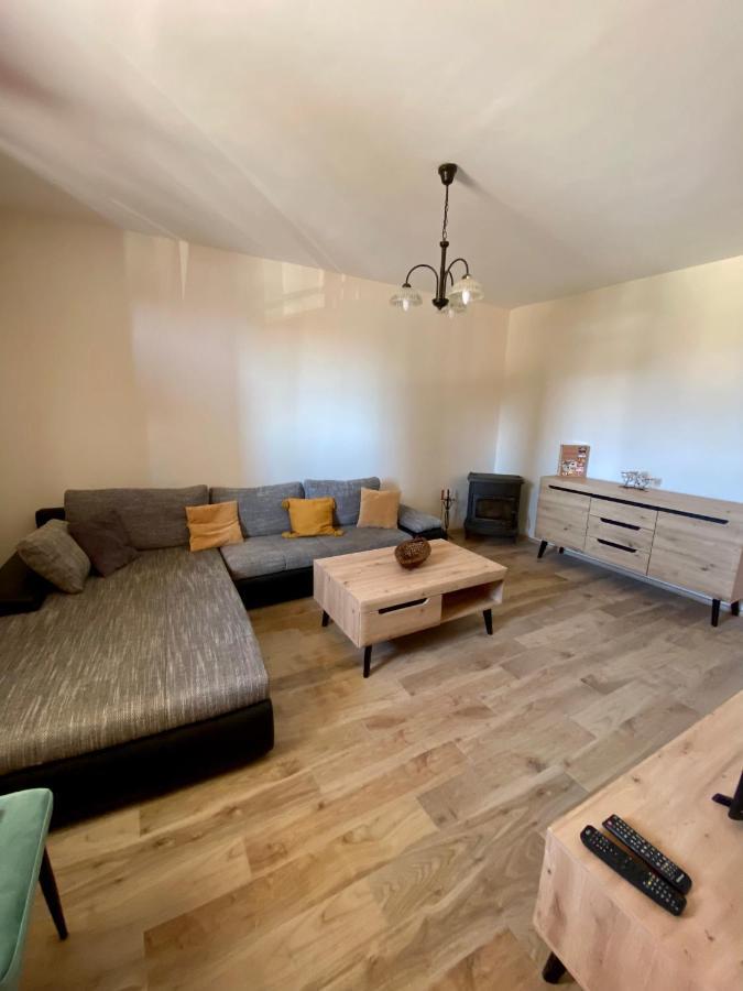 Apartment With Balcony And Free Parking زادار المظهر الخارجي الصورة