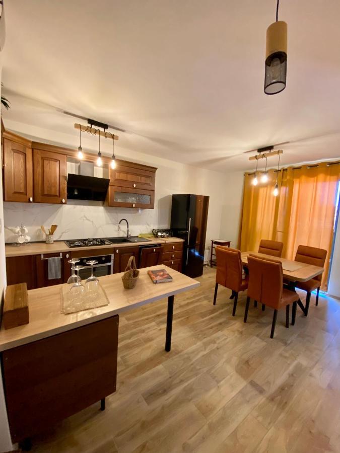 Apartment With Balcony And Free Parking زادار المظهر الخارجي الصورة