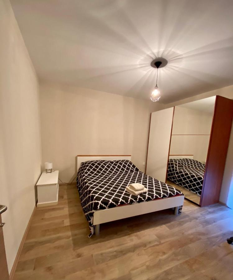 Apartment With Balcony And Free Parking زادار المظهر الخارجي الصورة