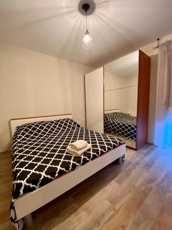 Apartment With Balcony And Free Parking زادار المظهر الخارجي الصورة