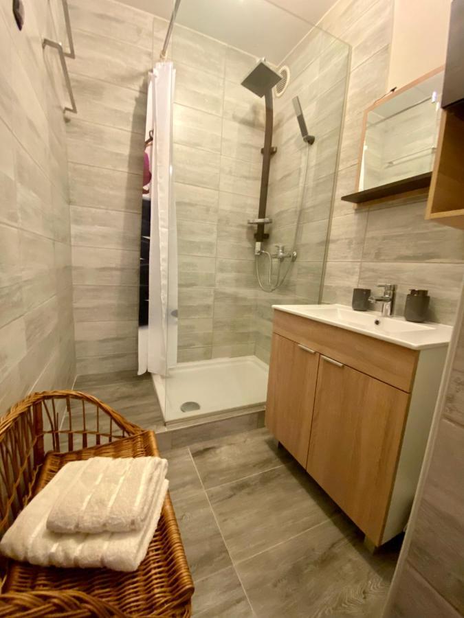 Apartment With Balcony And Free Parking زادار المظهر الخارجي الصورة