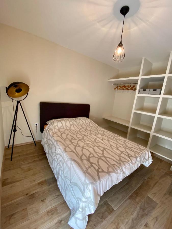 Apartment With Balcony And Free Parking زادار المظهر الخارجي الصورة